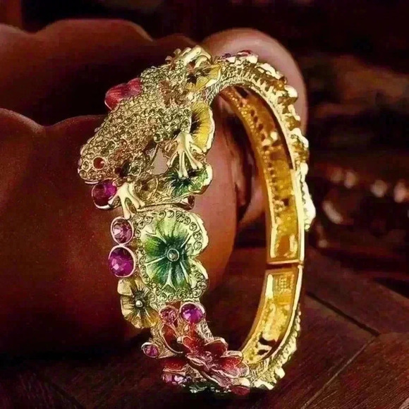 Unk Jewelry - Bejeweled Floral Bangle with Toad